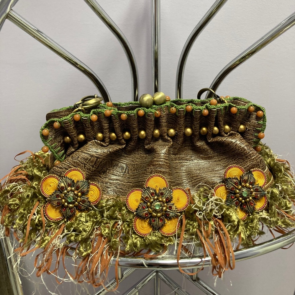 Mary Frances unique colorful snap Close Purse!!